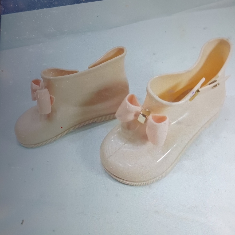 Pink boot covers child 11 mini SED. Rain mud snow.